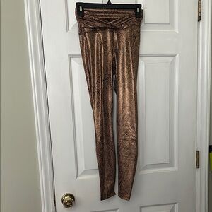Beach Riot Twist Shine Leggings Rose Gold Size Small NEW